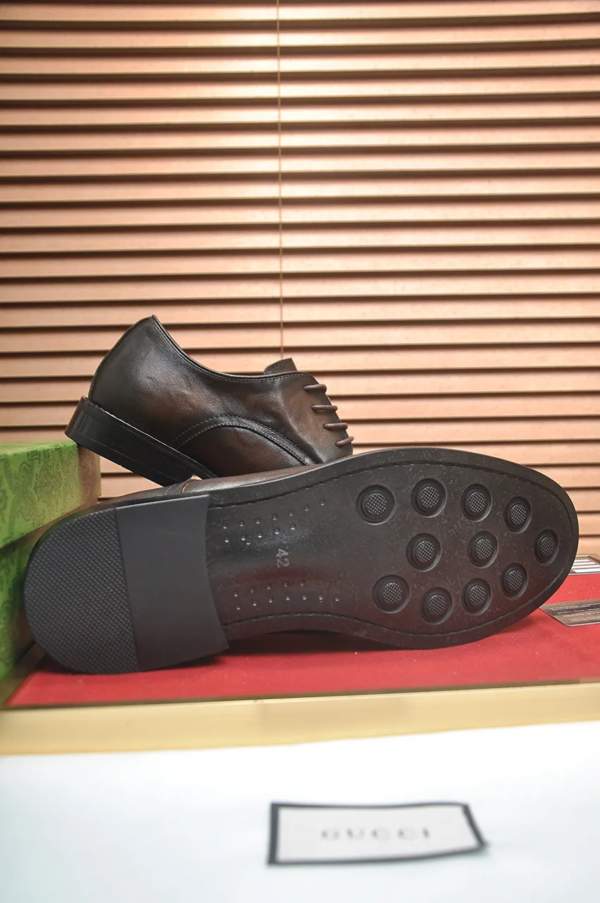 Men's shoes 💰580💶 Brand: GUCCI (Gucci) Standard code: Men's code 38/44 (45 can be customized) Grade: Same as the official website Original quality Material: Original cowhide Water-dyed cowhide lining Original rubber outsole Style category: Men's fashionable casual leather shoes Distinguished big-name luxury elements Top luxury Color: Actual picture